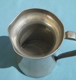 pichet , broc , cruche étain Brassac Fils