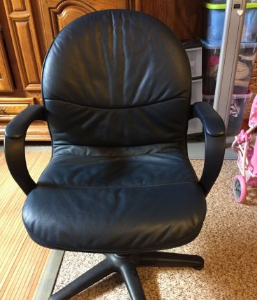 3 fauteuils en cuir bleu