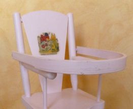 chaise de poupée