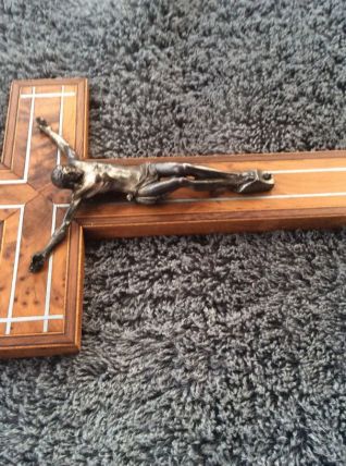 Crucifix mural