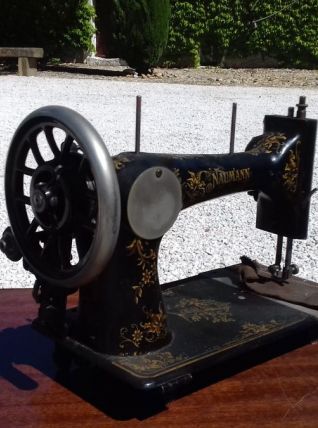 Machine à coudre Naumann