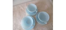 tasses bleu lagon avec soucoupes