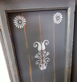 Commode pin 