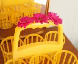Porte bouteille plastique jaune 