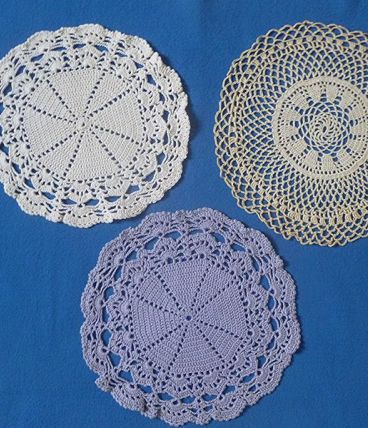 lot de 3 napperons ronds  anciens