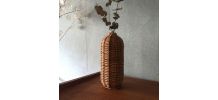 Bouteille/ vase en rotin 