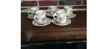 Délicat service à café en porcelaine
