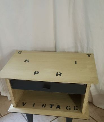 Table de chevet vintage relookée 