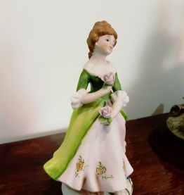 3 Figurines en biscuit porcelaine 