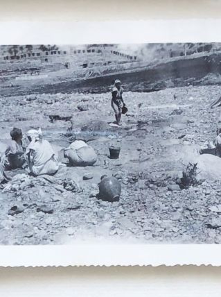 Photo ancienne / vintage Maroc Marrakech "femmes à la source