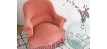 Fauteuil crapaud en velours rose poudré années 60
