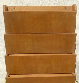 porte courrier ancien en bois , a suspendre
