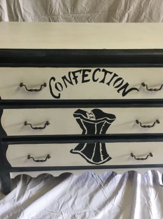 COMMODE