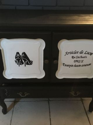 COMMODE 
