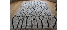 Tapis azilal tissé main au Maroc