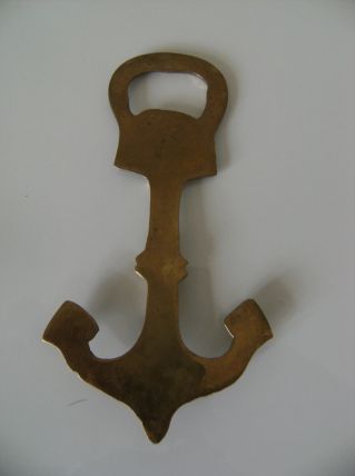 Décapsuleur métal doré en forme d'ancre de marine
