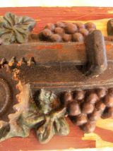 Ouvre bouteille ancien à crémaillère en fer forgé