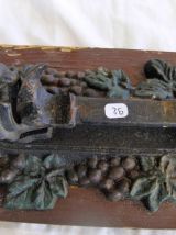 Ouvre bouteille ancien à crémaillère en fer forgé