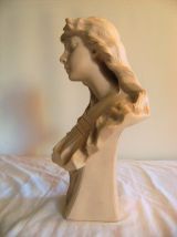 Buste sculpté en marbre blanc signé FG M575