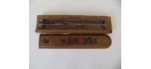 Ancien plumier bois motifs roses années 40/60