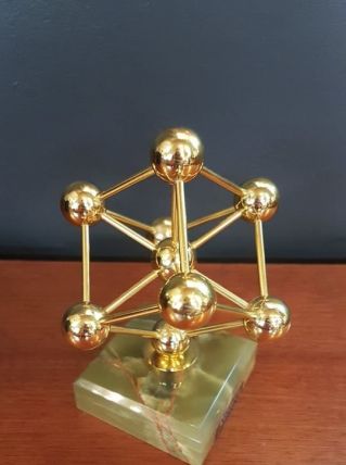 Atomium sur socle