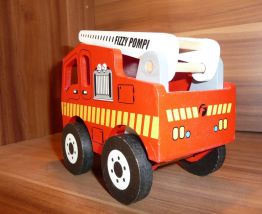 Camion de pompier en bois