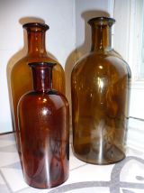 Bouteilles flacons anciens pharmacie marron en verre