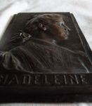 Ancienne plaque bronze support bénitier "madeleine