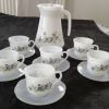 6 tasses à café+ 6 soucoupes + broc