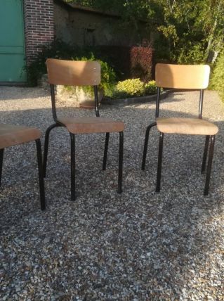 Chaises d’école vintage