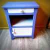 Le meuble aux poignées bleues 