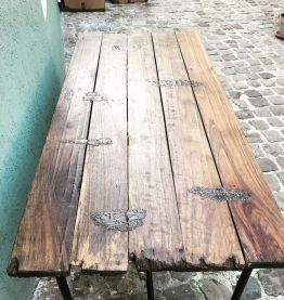 Table ancienne porte de village