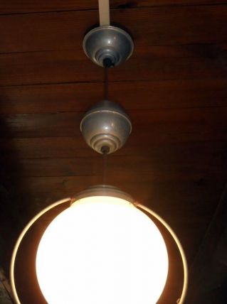 Monte baisse en alu et opaline années 50