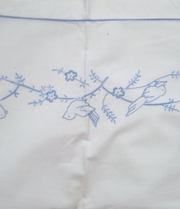 Parure bébé drap et taie brodés main 50's