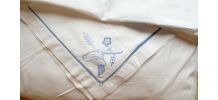 Parure bébé drap et taie brodés main 50's