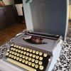 Machine à écrire vintage Brother