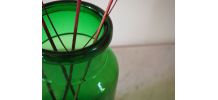 Bocal en verre soufflé de couleur vert foncé