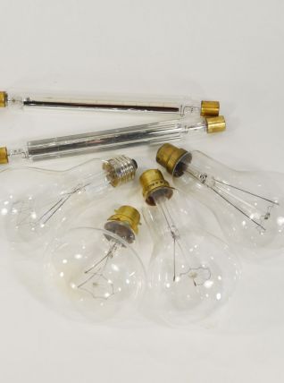 Lot d'ampoules anciennes