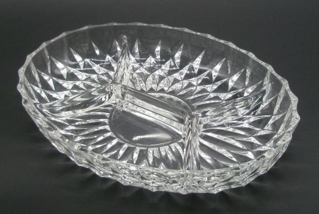 Plat en verre ovale à compartiments, année 70