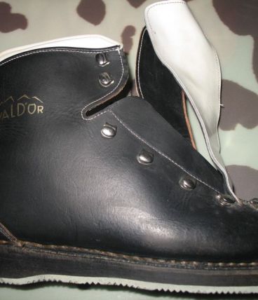 CHAUSSURES DE SKI DE FOND anciennes - VAL D'OR - cuir - vint