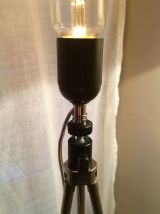 lampadaire s/anc. trépied photo métal_ampoule globe