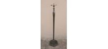 Lampadaire période Victorienne en bois laqué à décor chinois
