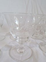 Service de verres à pieds ,2 carafes : 34 pièces 