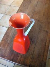 Vase , carafon en opaline rouge 