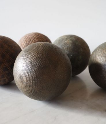 Cinq anciennes boules Lyonnaises en laiton