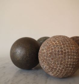 Cinq anciennes boules Lyonnaises en laiton