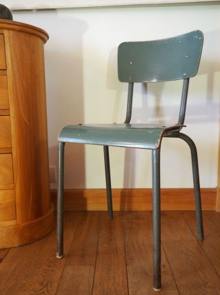 Chaise d'école, patine vert de gris