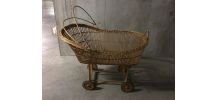 Berceau en rotin années 60