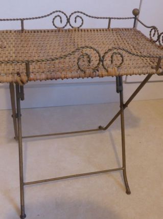 Jolie table basse en rotin et métal