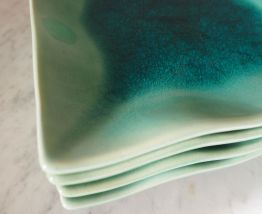 Lot de 12 assiettes émeraude céramique vernie